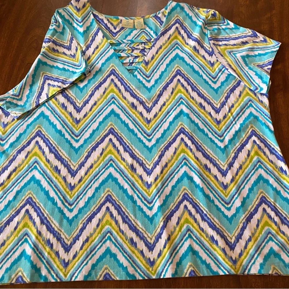Caribbean Joe Plus 3X Turquoise Chevron Short Sleeved Knit Top, EUC - Picture 4 of 6